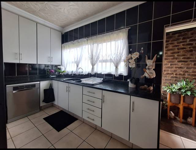 4 BEDROOM HOUSE FOR SALE IN HEIDELBERG AH